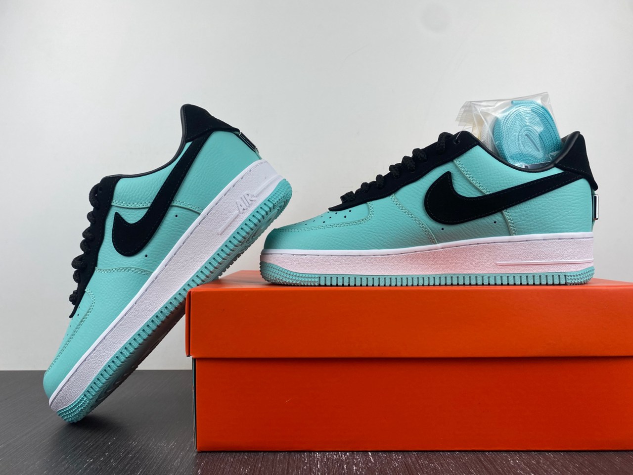 T*f*ny & Co. x Nike Air Force 1 Low DZ1382-002